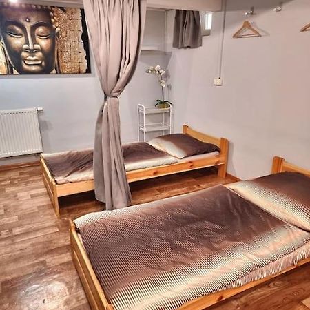 Simple Apartment Near Hockey & Football Arena Bratislava Eksteriør bilde