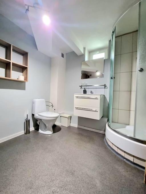 Simple Apartment Near Hockey & Football Arena Bratislava Eksteriør bilde